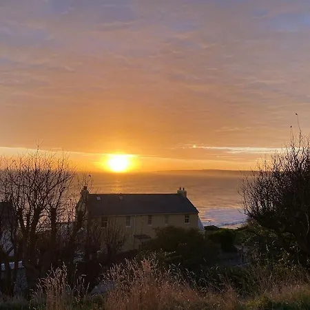 公寓 Converted Chapel Floor To Ceiling Arch Window *