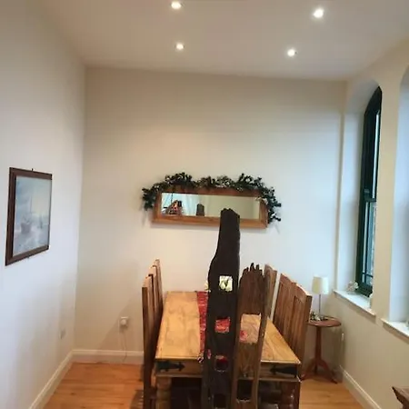 Apartman Converted Chapel Floor To Ceiling Arch Window Filey