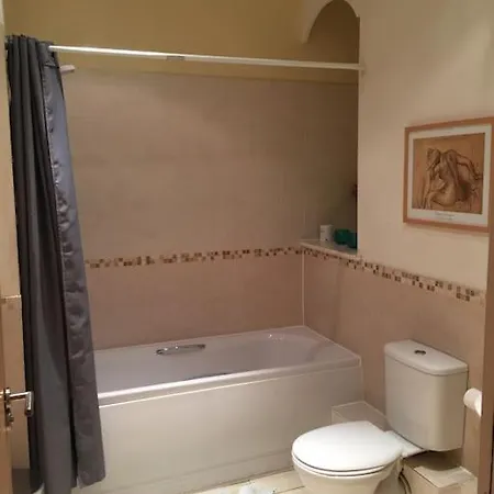 Converted Chapel Floor To Ceiling Arch Window 公寓