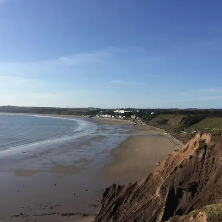 公寓 Converted Chapel Floor To Ceiling Arch Window